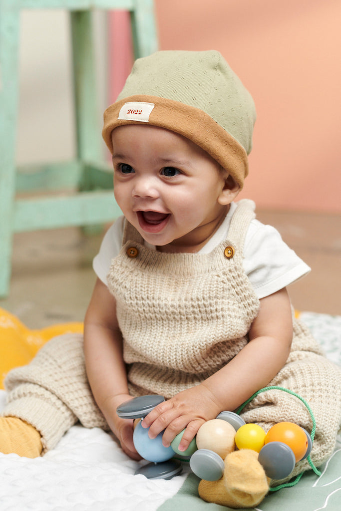 Bonnet bébé réversible -en coton bio- kaki et marron- étiquette  personnalisable - Made in France – Indira Baby - Turbans bébés en coton